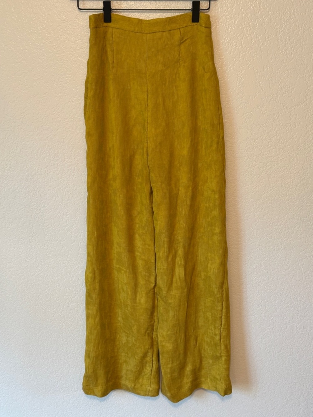 Lulu's Wide-Leg corduroy Pants in Mustard